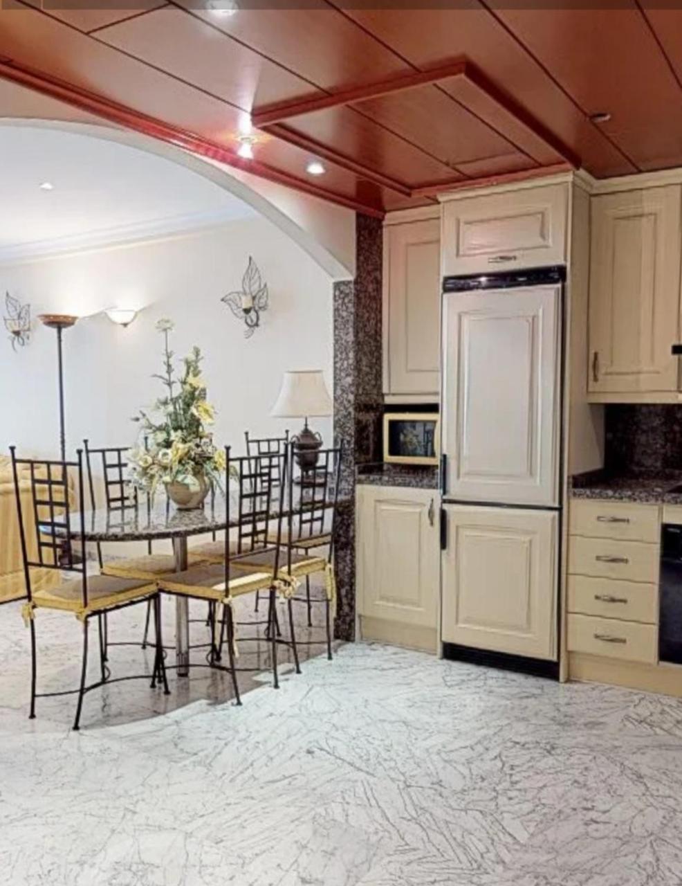Del Parque Flats - Puerto Marina Apartment *